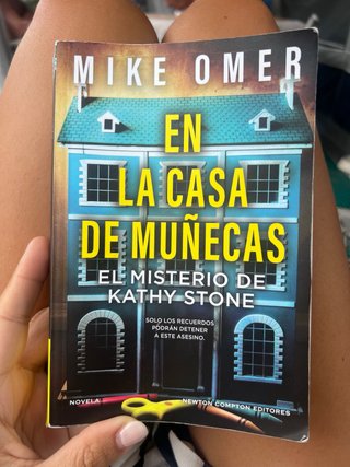Libro “En la casa  de muñecas”