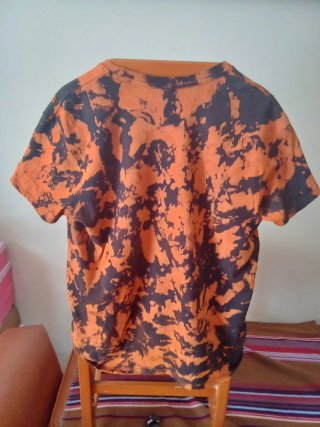 Camiseta Tie Dye Naranja y Negro hecho a mano