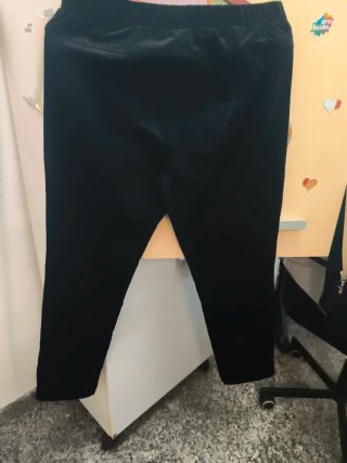 Pantalón pitillo pana negro
