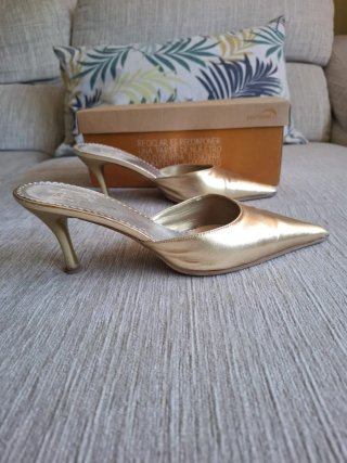 Zapatos de tacón dorados talla 37