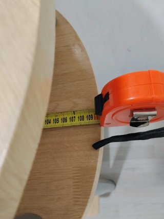 Mesa de escritorio de madera y metal