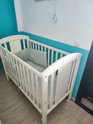 Cuna blanca para bebé