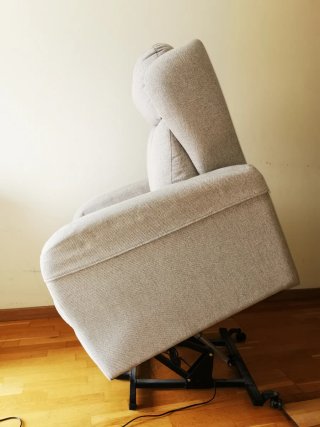 Sillón eléctrico levanta personas