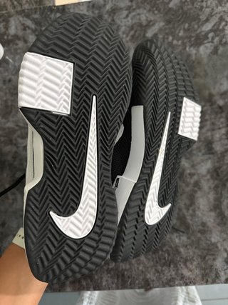 Zapatillas Nike Negras y Blancas Nuevas
