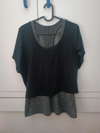 Camiseta deportiva Oysho negra y gris Talla M