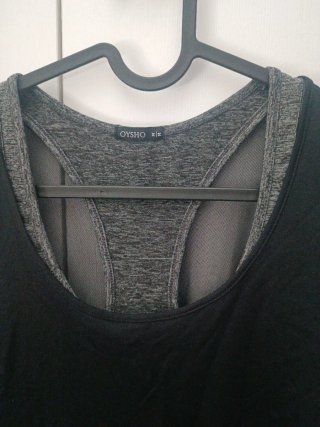 Camiseta deportiva Oysho negra y gris Talla M