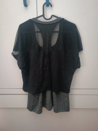 Camiseta deportiva Oysho negra y gris Talla M