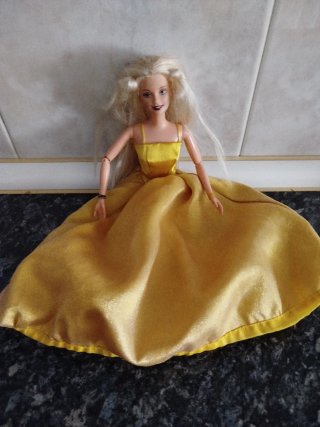 Lote Muñecas tipo Barbie y Accesorios