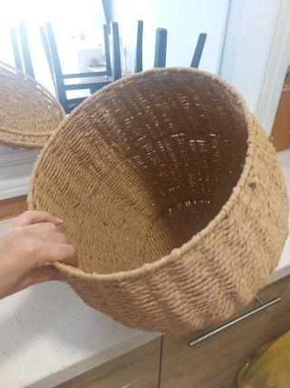 Cesta de mimbre con tapa y hoja