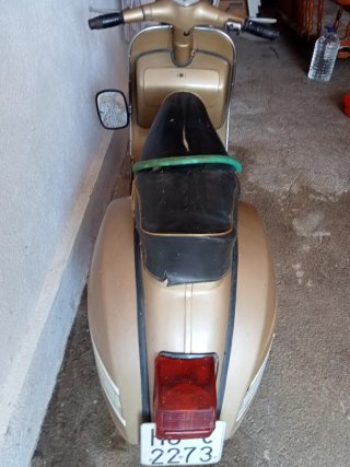 Vespa GT 160 Scooter Dorado