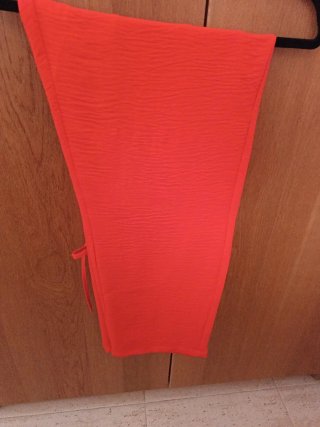 Pantalón rojo teja con textura