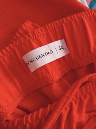 Pantalón rojo teja con textura