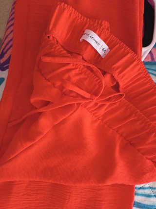 Pantalón rojo teja con textura