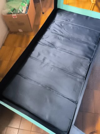 Cuna de viaje azul y negra