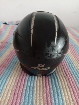 Casco de moto AXXIS negro, precio negociable