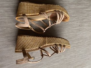 Sandalias cuña cuero natural