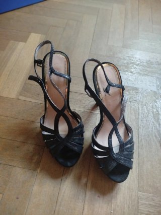 Zapatos de tacón negros de fiesta