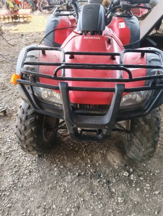 Honda Cuatrimoto Roja Todoterreno