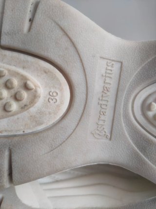 Zapatillas Stradivarius Blancas y Grises