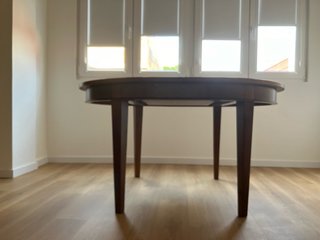Mesa de comedor ovalada de madera de nogal