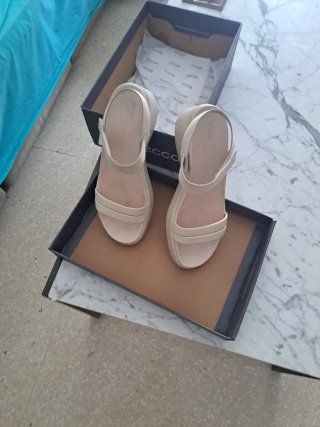 Sandalias Ecco Beige