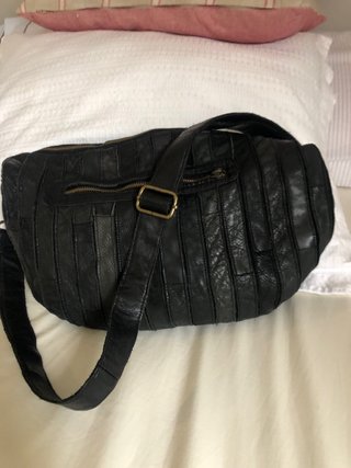 Bolso de cuero negro