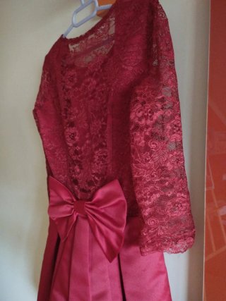 Vestido rojo de fiesta encaje y satén