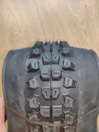 Continental kryptotal 27'5x2.40 Re (trasera)