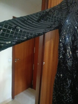 Vestido negro lentejuelas manga larga