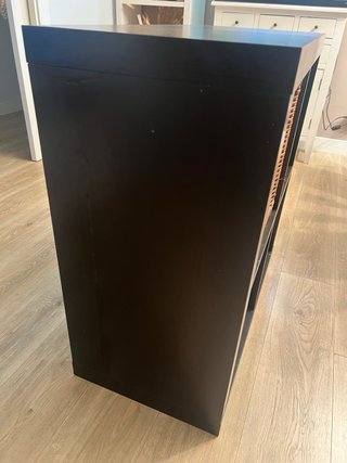 Mueble Comedor Negro con Cestas Marrones