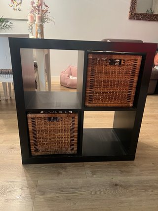 Mueble Comedor Negro con Cestas Marrones
