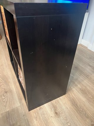 Mueble Comedor Negro con Cestas Marrones