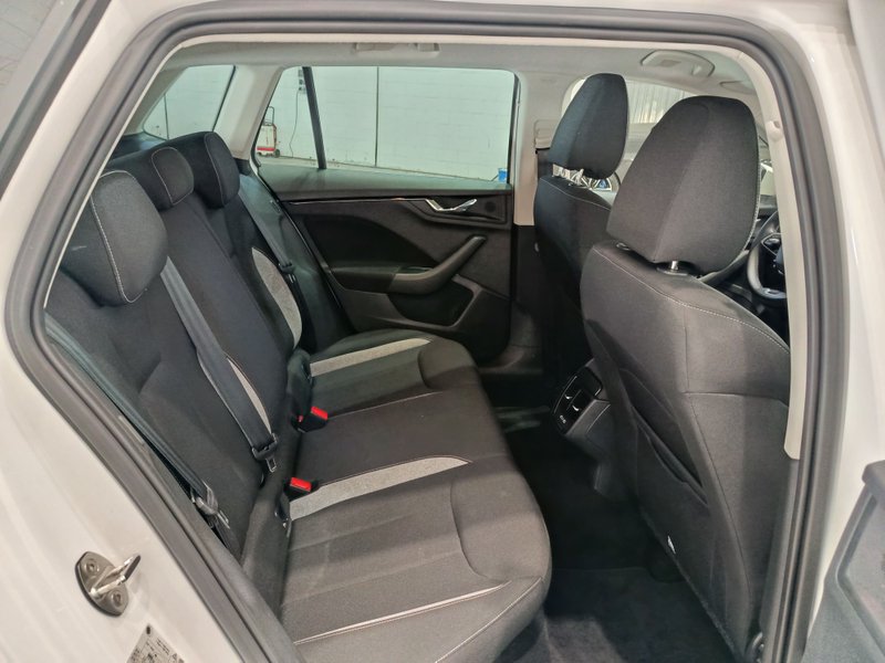 Škoda Kamiq 1.0 TSI Selection 2024, foto 11