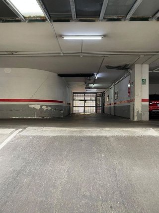 Garaje en venta en Sants-Badal en Barcelona