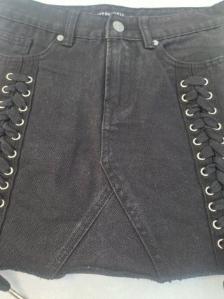 Falda vaquera negra con cordones T M. VER medidas