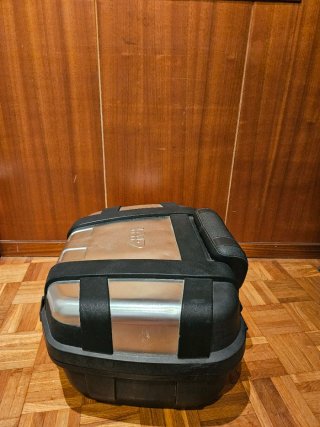 Baúl Givi Trekker52L+Monokey+Almoada+ Bombin nuevo