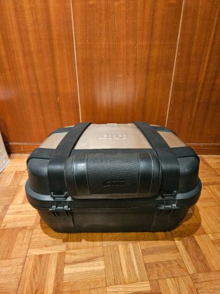 Baúl Givi Trekker52L+Monokey+Almoada+ Bombin nuevo