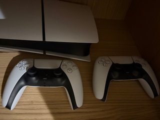 PlayStation 5 Digital + 2 Mandos