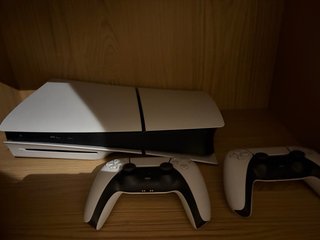 PlayStation 5 Digital + 2 Mandos