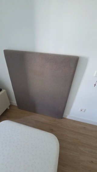 Somier, colchón y cabecero marrón, cubre colchón
