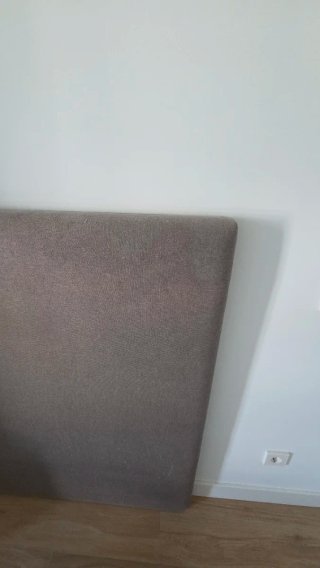 Somier, colchón y cabecero marrón, cubre colchón