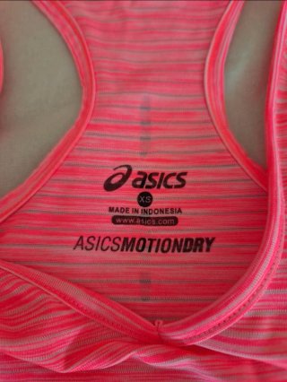 Camiseta deportiva Asics rosa