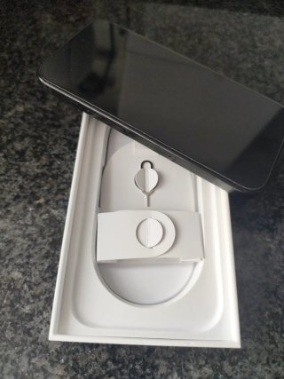 iPhone 16 Pro Negro con Funda y Protector