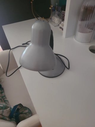 Lámpara de escritorio gris
