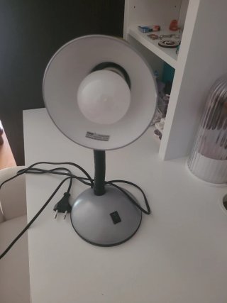 Lámpara de escritorio gris