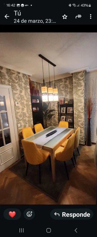 Mesa de comedor de madera y cristal.(sin sillas)