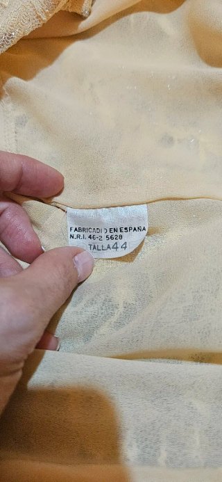 Vestido beige con chaqueta de encaje