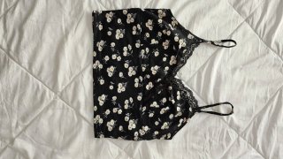 Top negro floral con encaje