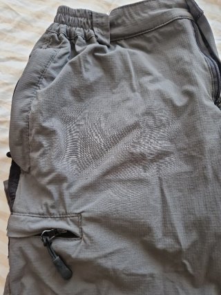 Pantalones de montaña cortos grises
