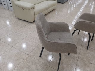 Silla giratoria beige tela y metal